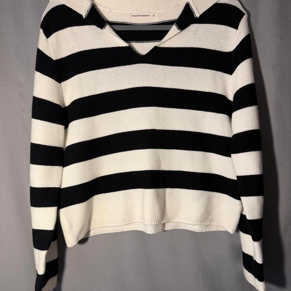 Moon & Madison black & white striped sweater